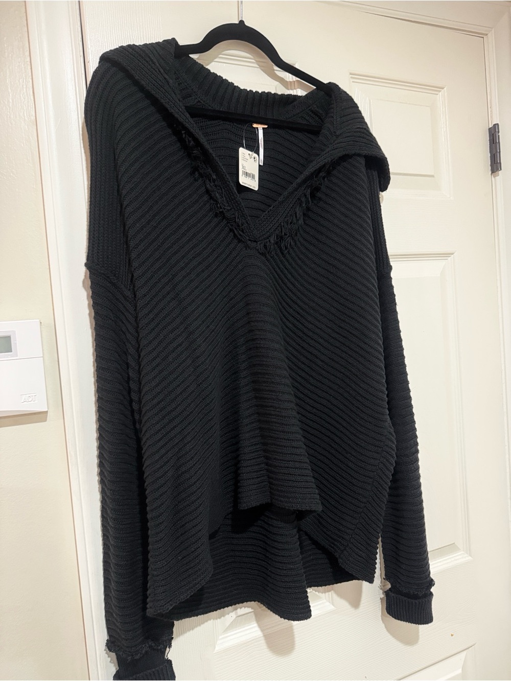 Free People/Black Ribbed V-Neck/Long Sleeved Sweater/Fringe Detail/NWT/XL!
